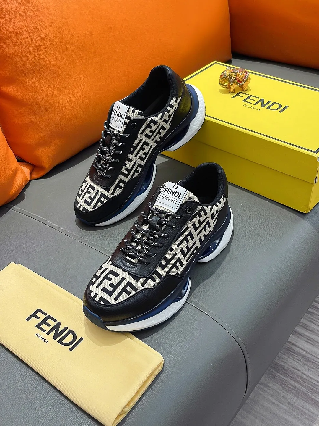 Men's shoes FENDI "Fendi" P440 Regular size: 38-44 (casual shoes) Product materials: Selected cowhide upper, soft sheepskin lining; original outsole.